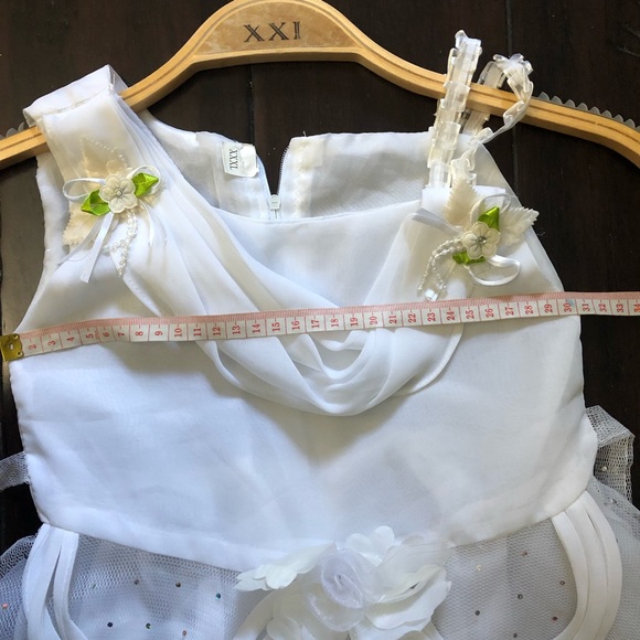 Girls dress white for girls, size around 4/5. - Picture 5 of 7